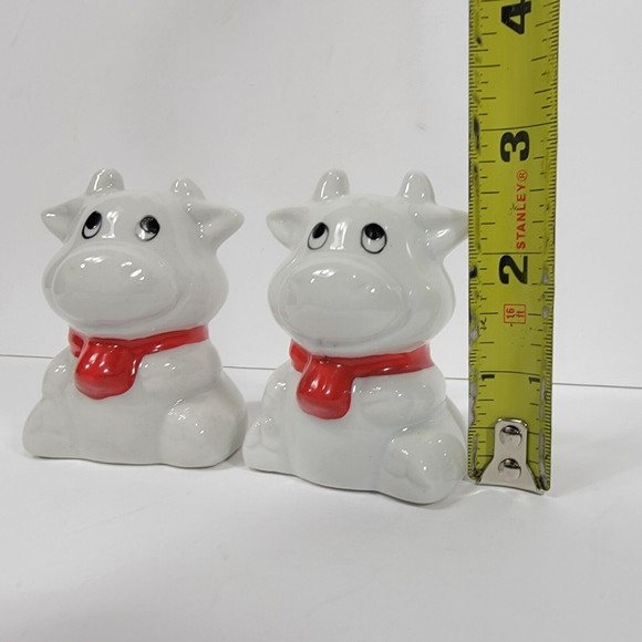 Unbranded Set of Cow Salt and Pepper Shakers with Box - Picture 3 of 6